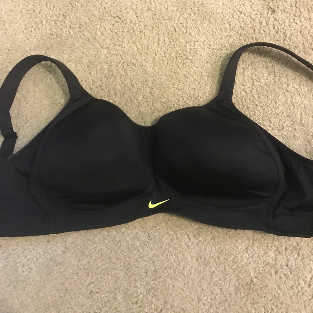 Black nike sports bra